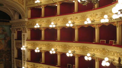 Avviso di selezione pubblica per i titoli e colloquio per il conferimento di incarichi a tempo determinato presso l’istituzione Deputazione Teatrale Teatro Marrucino (Profili Professionali A – C)