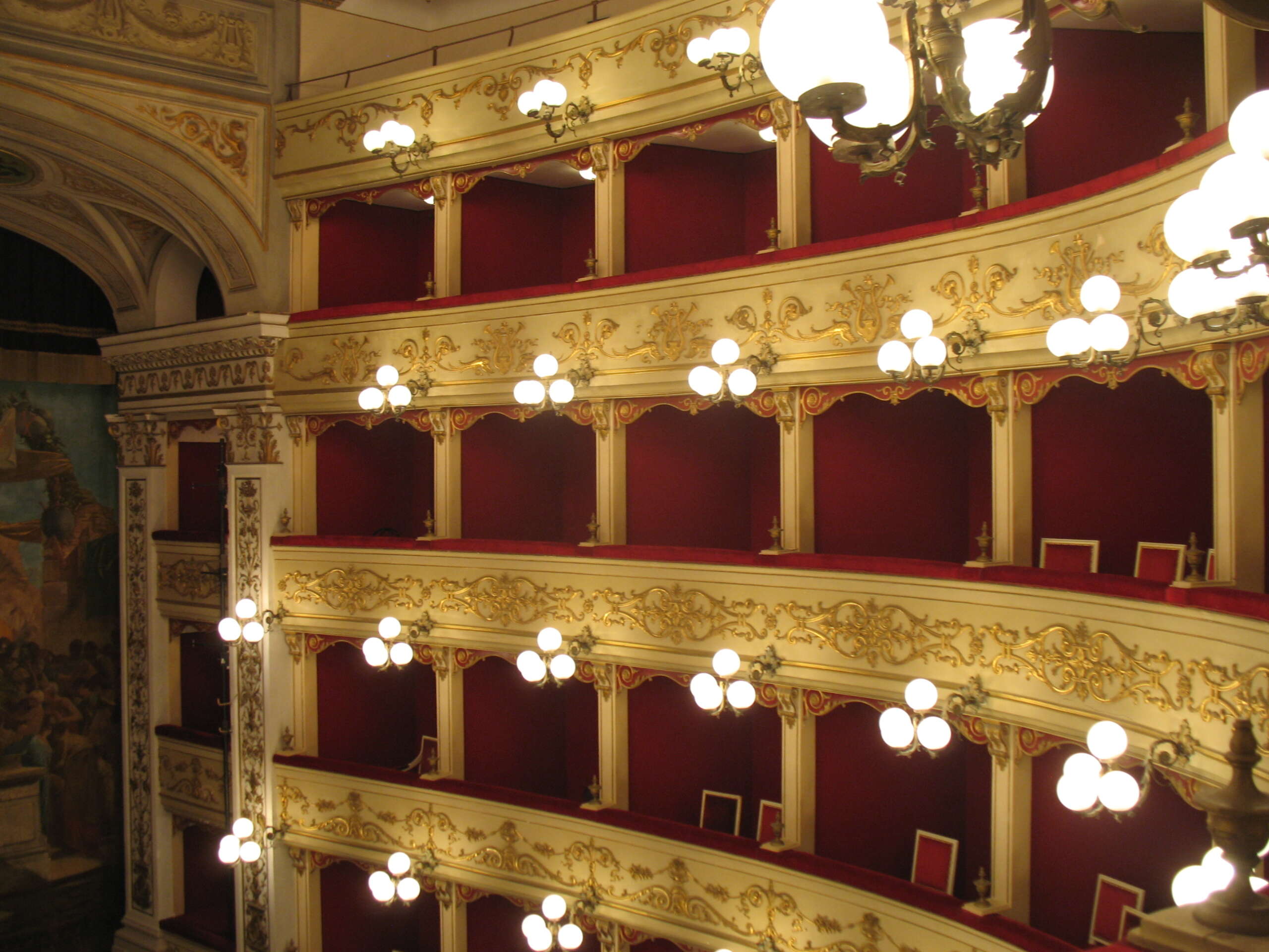 Avviso di selezione pubblica per i titoli e colloquio per il conferimento di incarichi a tempo determinato presso l’istituzione Deputazione Teatrale Teatro Marrucino (Profili Professionali A – C)